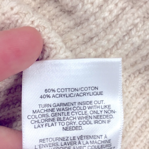 Cozy cream V-neck sweater - Picture 6 of 6